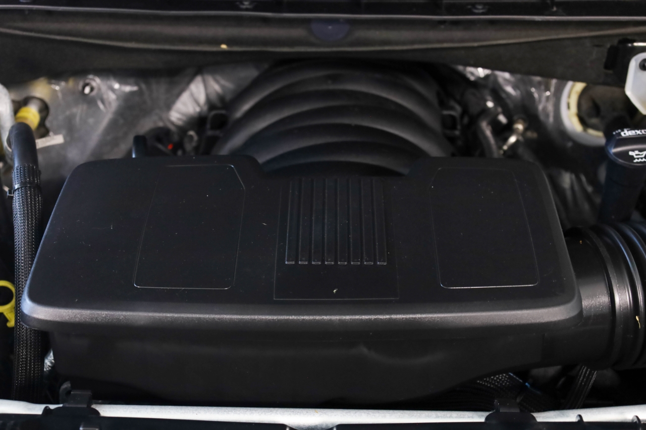 Chevrolet Suburban 4WD 4dr RST 2022