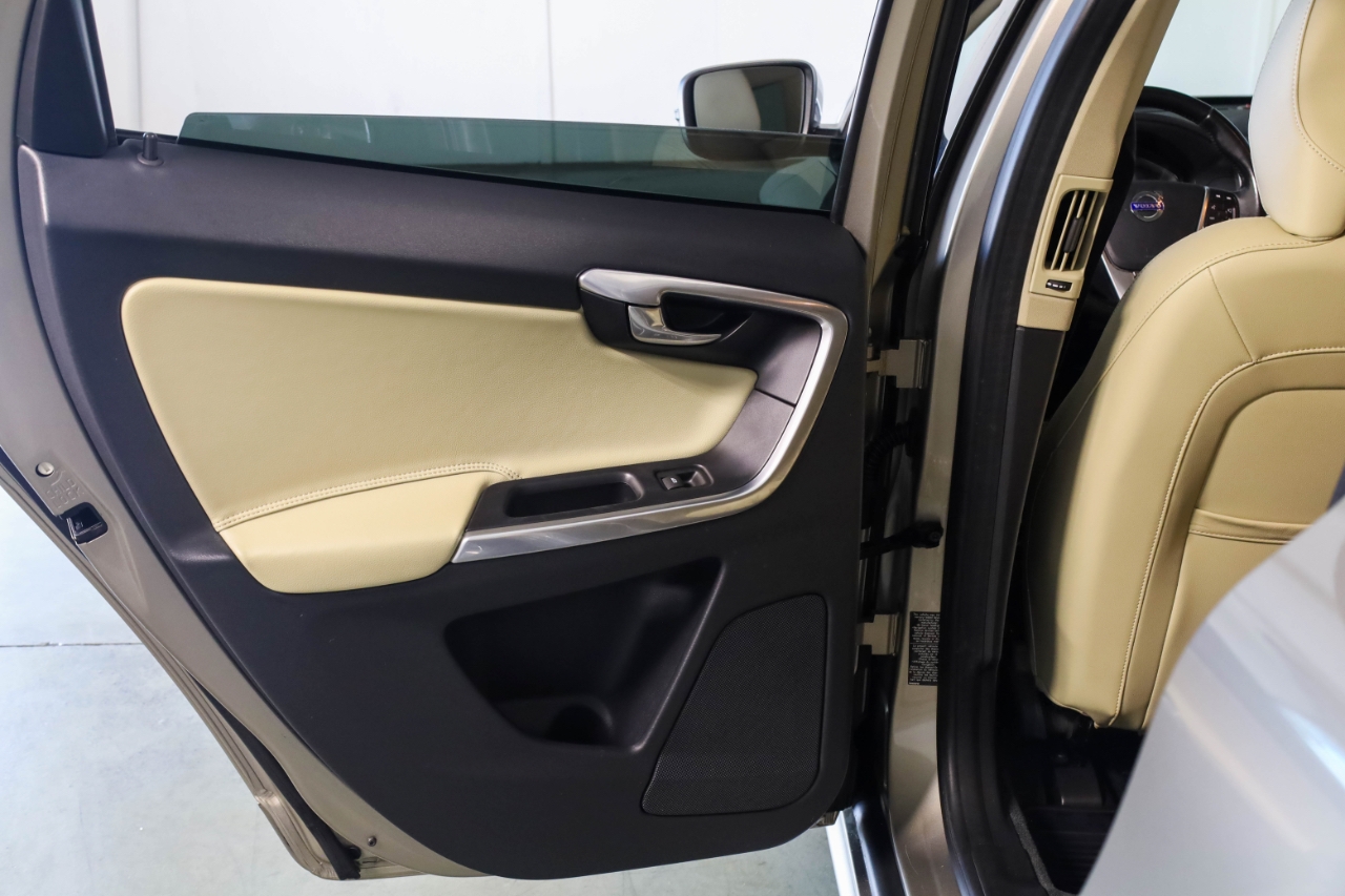 Volvo XC60 AWD 4dr T6 Platinum *Ltd Avail* 2016 Volvo XC60 AWD 4dr T6 Platinum *Ltd Avail* 2016