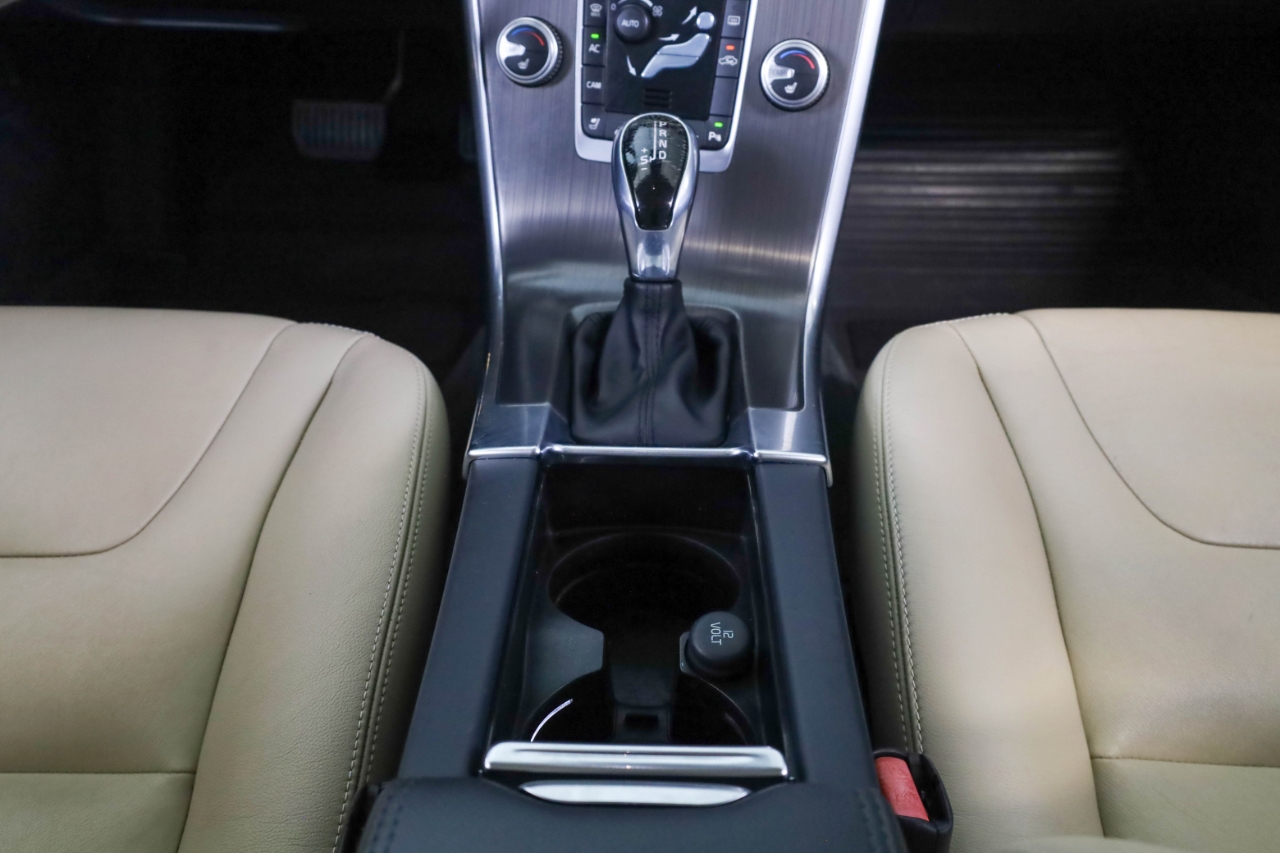 Volvo XC60 AWD 4dr T6 Platinum *Ltd Avail* 2016 Volvo XC60 AWD 4dr T6 Platinum *Ltd Avail* 2016