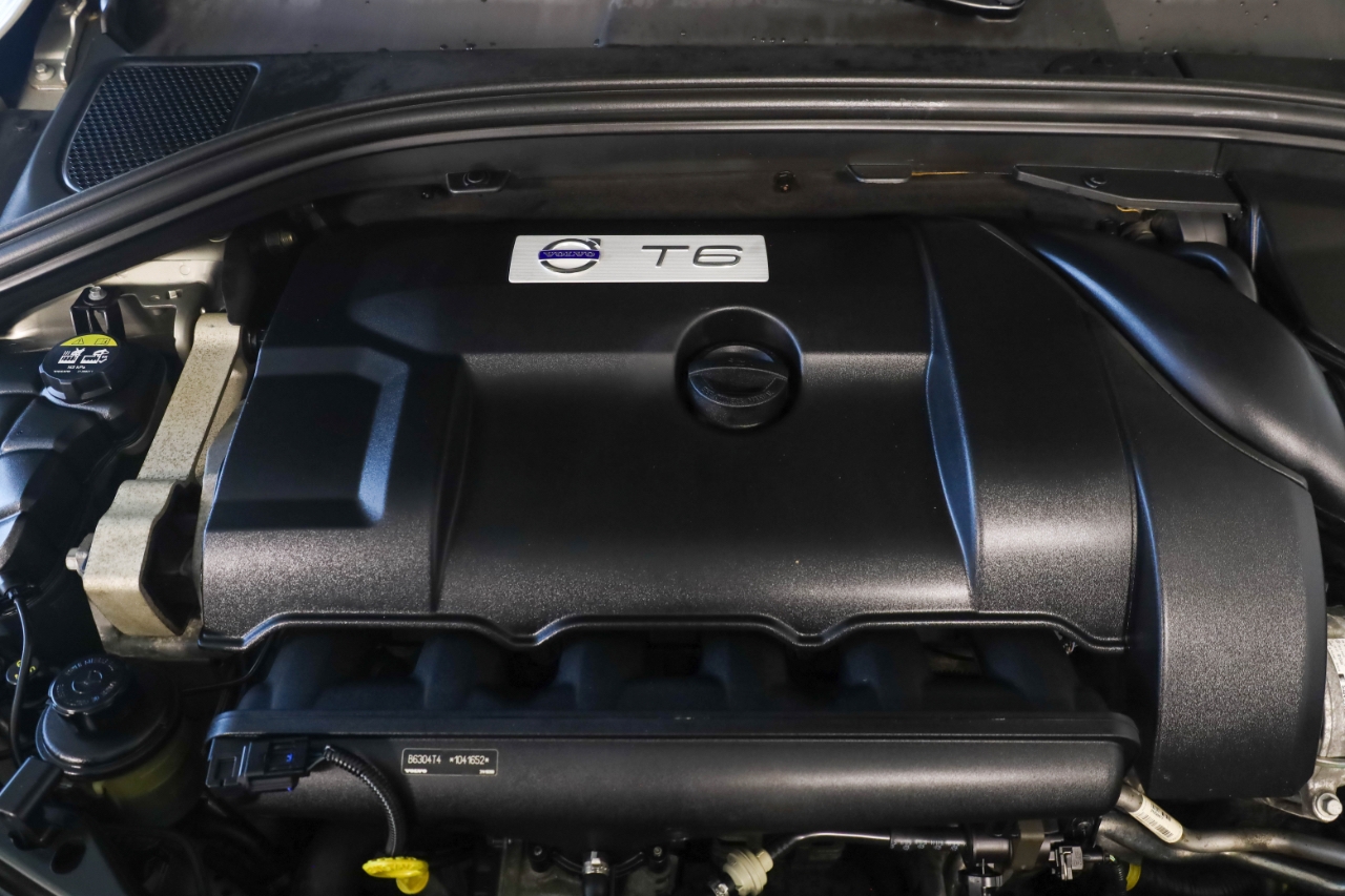 Volvo XC60 AWD 4dr T6 Platinum *Ltd Avail* 2016 Volvo XC60 AWD 4dr T6 Platinum *Ltd Avail* 2016