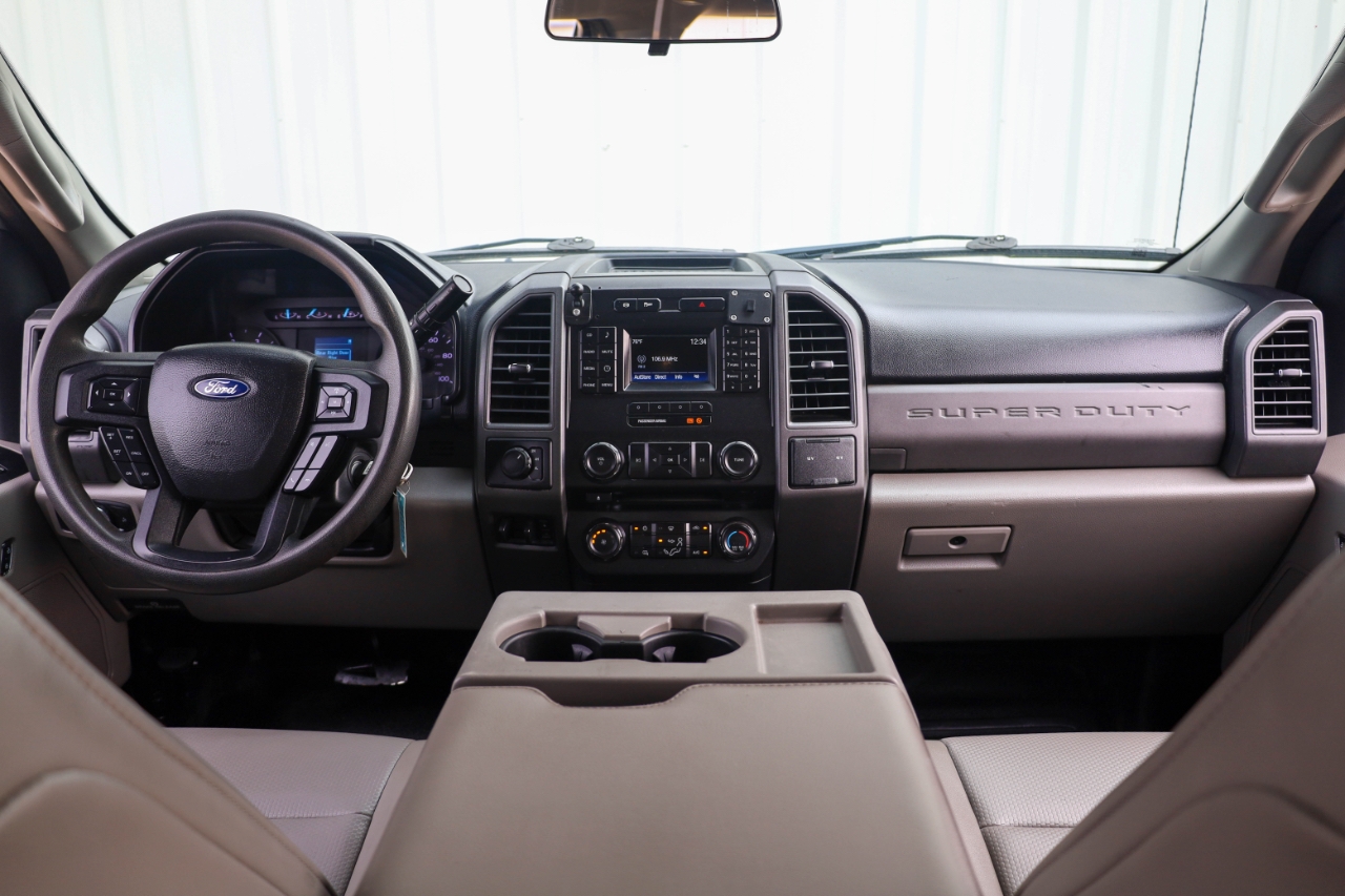 Ford Super Duty F-550 DRW Lariat 4WD Crew Cab 179" WB 60" CA 2018 Ford Super Duty F-550 DRW Lariat 4WD Crew Cab 179" WB 60" CA 2018