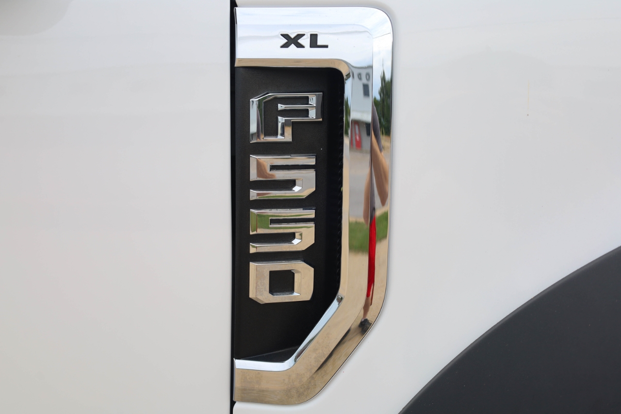 Ford Super Duty F-550 DRW Lariat 4WD Crew Cab 179" WB 60" CA 2018 Ford Super Duty F-550 DRW Lariat 4WD Crew Cab 179" WB 60" CA 2018