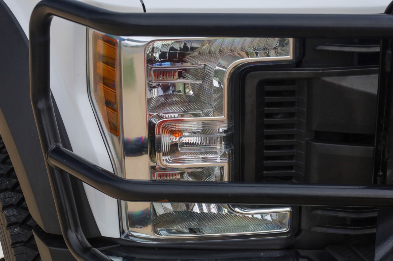 Ford Super Duty F-550 DRW Lariat 4WD Crew Cab 179" WB 60" CA 2018 Ford Super Duty F-550 DRW Lariat 4WD Crew Cab 179" WB 60" CA 2018