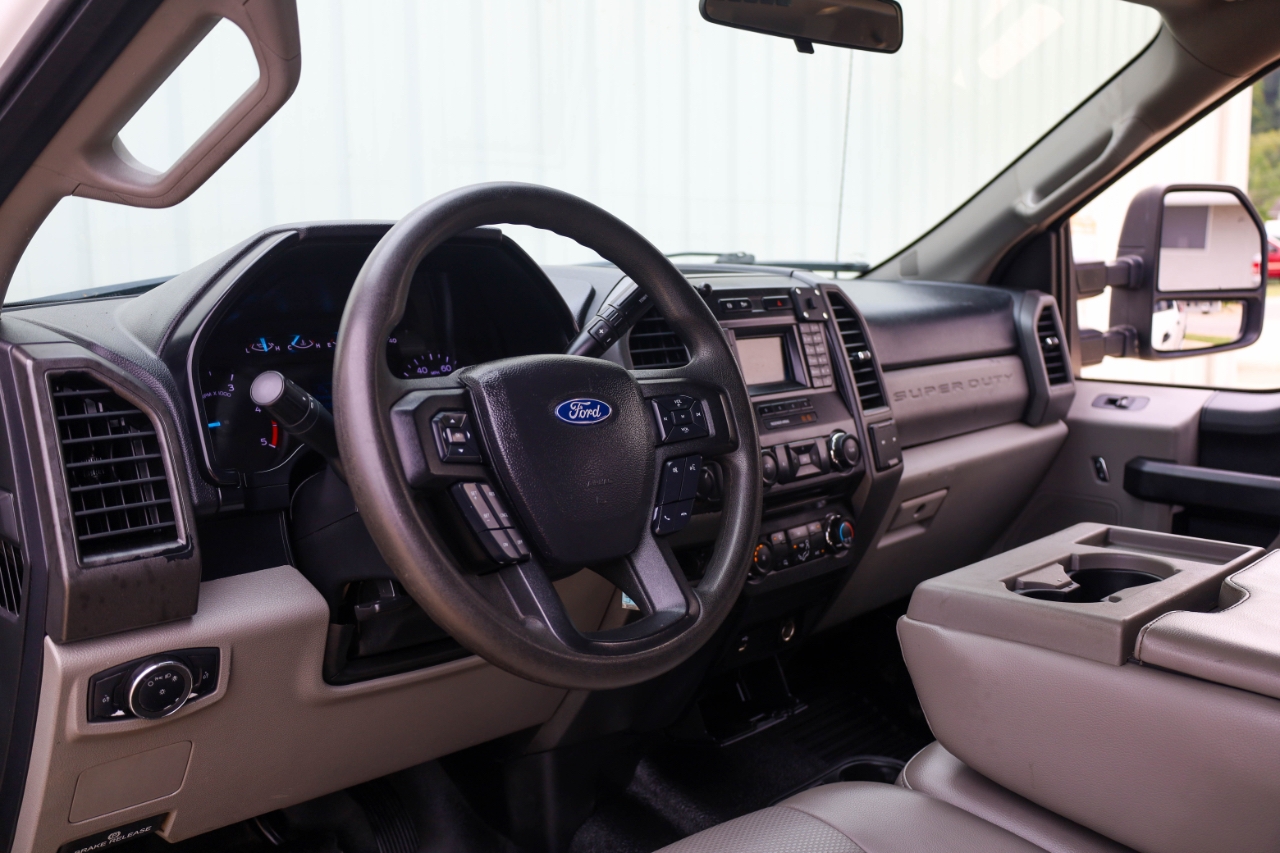 Ford Super Duty F-550 DRW Lariat 4WD Crew Cab 179" WB 60" CA 2018 Ford Super Duty F-550 DRW Lariat 4WD Crew Cab 179" WB 60" CA 2018