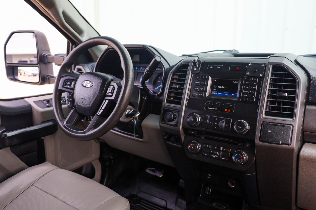 Ford Super Duty F-550 DRW Lariat 4WD Crew Cab 179" WB 60" CA 2018 Ford Super Duty F-550 DRW Lariat 4WD Crew Cab 179" WB 60" CA 2018