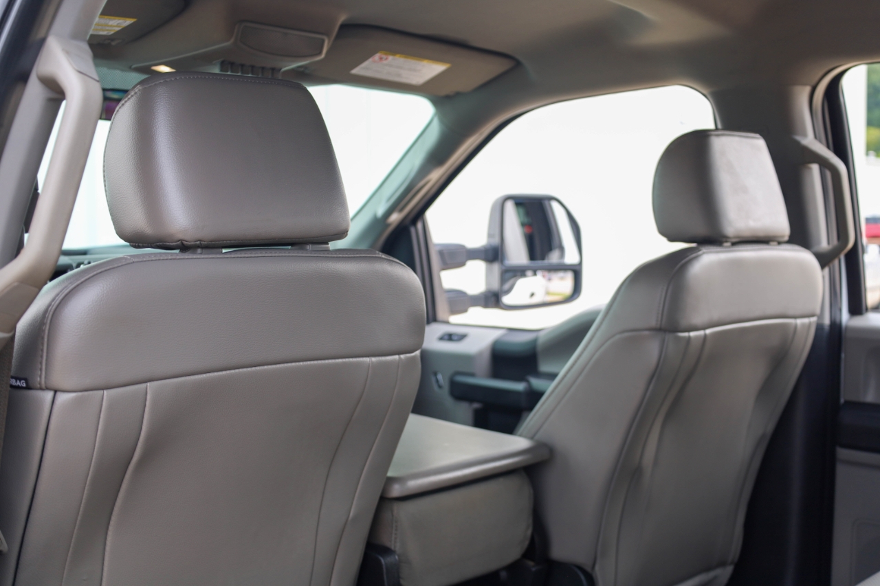 Ford Super Duty F-550 DRW Lariat 4WD Crew Cab 179" WB 60" CA 2018 Ford Super Duty F-550 DRW Lariat 4WD Crew Cab 179" WB 60" CA 2018