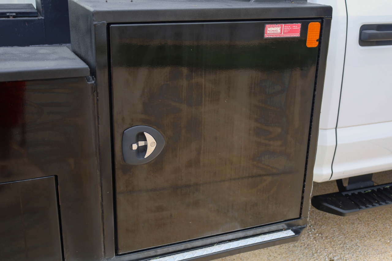 Ford Super Duty F-550 DRW Lariat 4WD Crew Cab 179" WB 60" CA 2018 Ford Super Duty F-550 DRW Lariat 4WD Crew Cab 179" WB 60" CA 2018