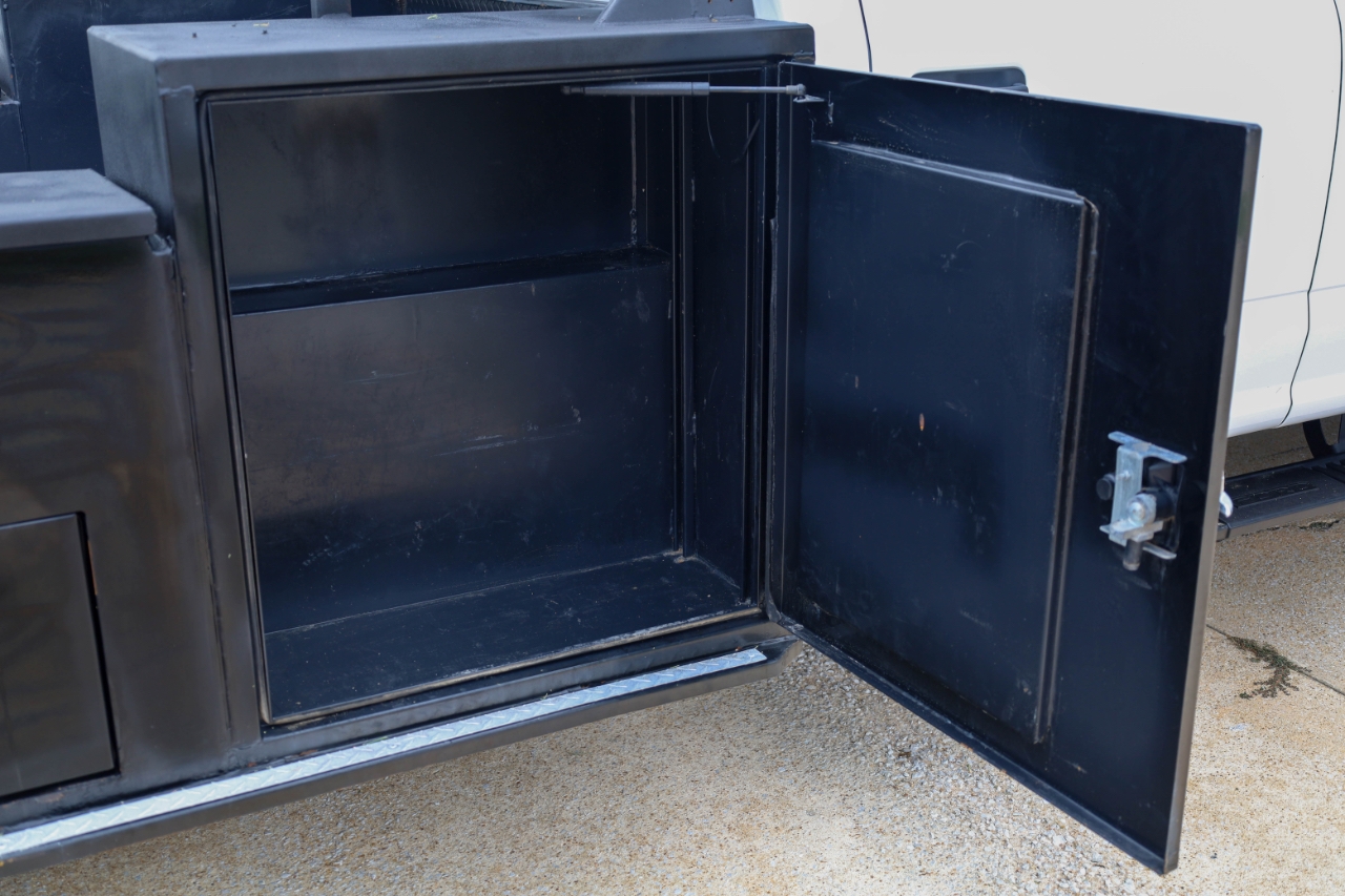 Ford Super Duty F-550 DRW Lariat 4WD Crew Cab 179" WB 60" CA 2018 Ford Super Duty F-550 DRW Lariat 4WD Crew Cab 179" WB 60" CA 2018