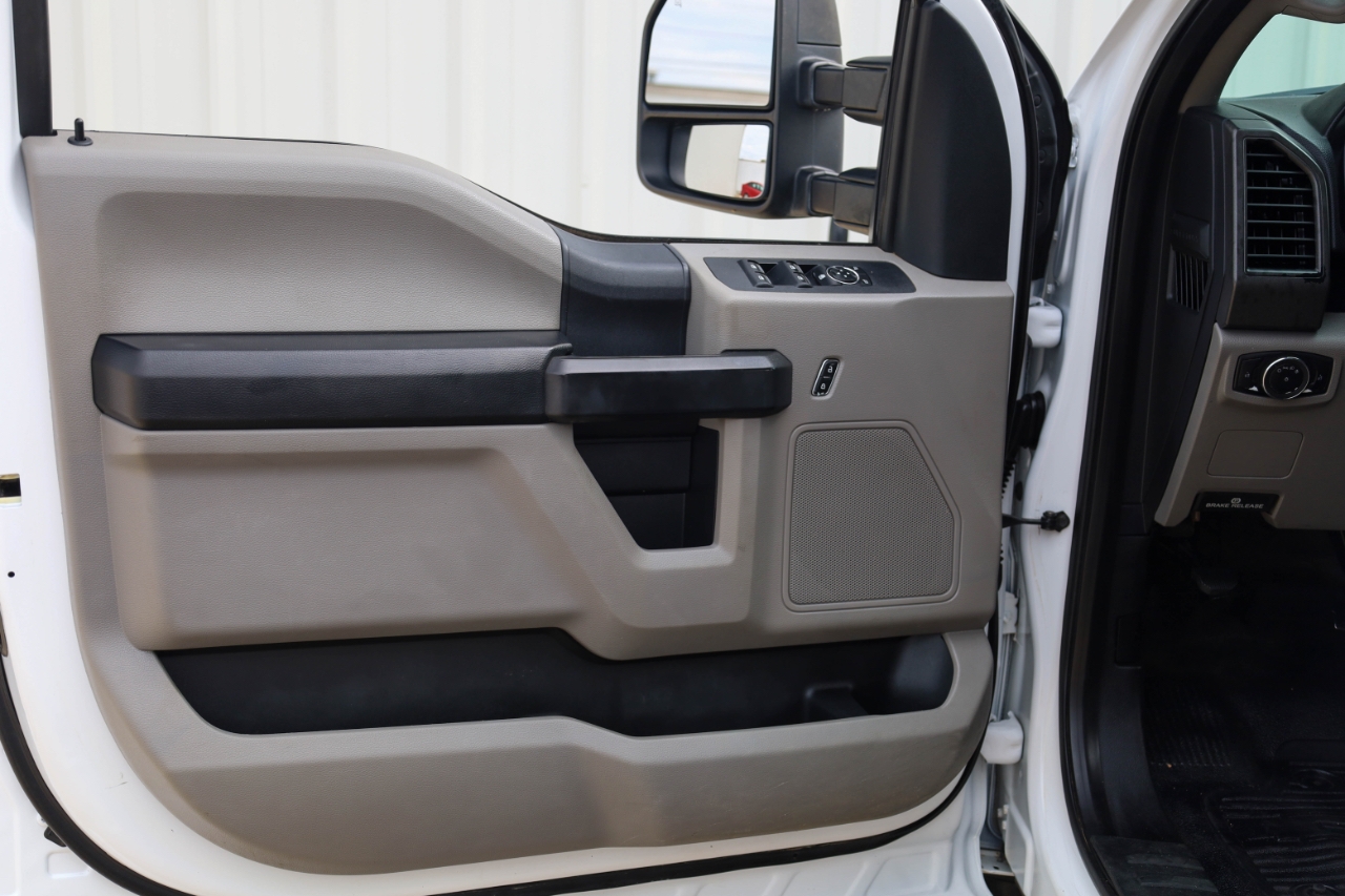 Ford Super Duty F-550 DRW Lariat 4WD Crew Cab 179" WB 60" CA 2018 Ford Super Duty F-550 DRW Lariat 4WD Crew Cab 179" WB 60" CA 2018