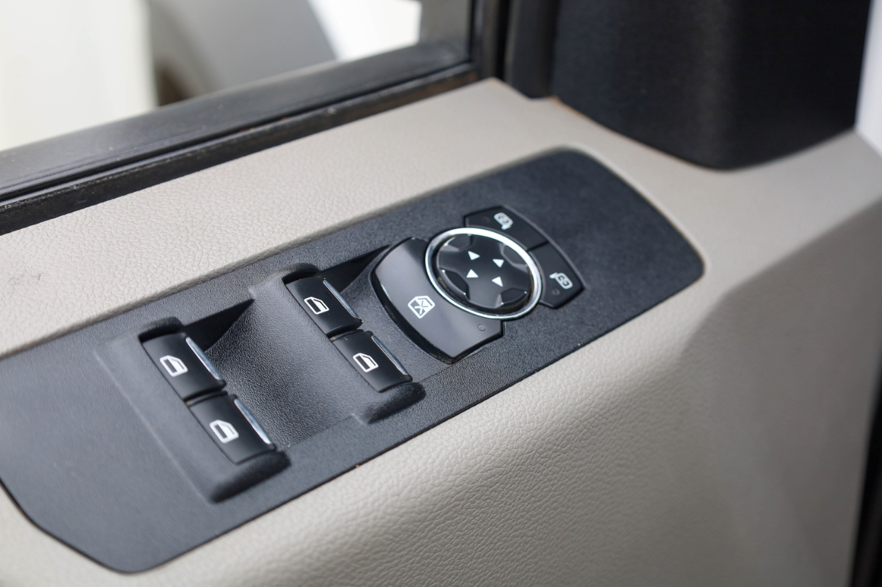 Ford Super Duty F-550 DRW Lariat 4WD Crew Cab 179" WB 60" CA 2018 Ford Super Duty F-550 DRW Lariat 4WD Crew Cab 179" WB 60" CA 2018