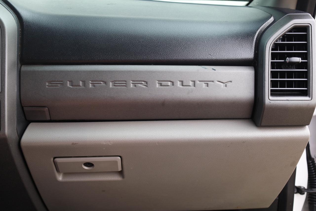 Ford Super Duty F-550 DRW Lariat 4WD Crew Cab 179" WB 60" CA 2018 Ford Super Duty F-550 DRW Lariat 4WD Crew Cab 179" WB 60" CA 2018