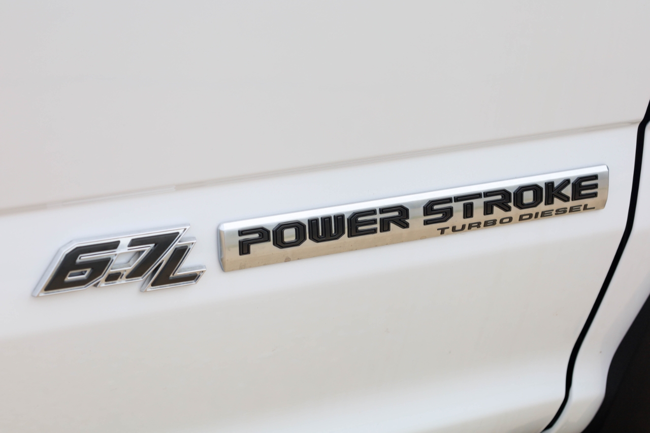 Ford Super Duty F-550 DRW Lariat 4WD Crew Cab 179" WB 60" CA 2018 Ford Super Duty F-550 DRW Lariat 4WD Crew Cab 179" WB 60" CA 2018