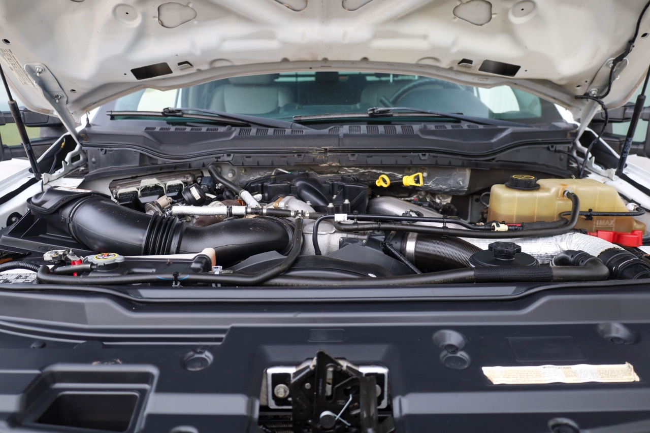 Ford Super Duty F-550 DRW Lariat 4WD Crew Cab 179" WB 60" CA 2018 Ford Super Duty F-550 DRW Lariat 4WD Crew Cab 179" WB 60" CA 2018