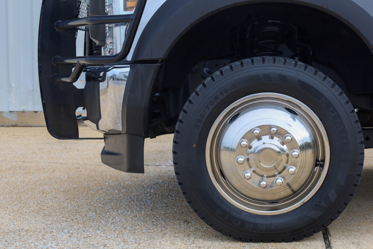 Ford Super Duty F-550 DRW Lariat 4WD Crew Cab 179" WB 60" CA 2018 Ford Super Duty F-550 DRW Lariat 4WD Crew Cab 179" WB 60" CA 2018