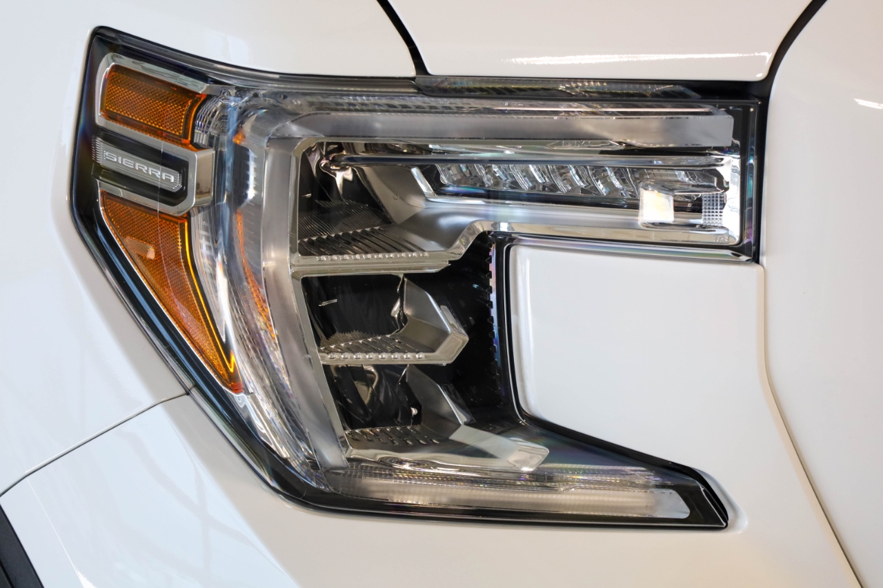 GMC Sierra 1500 4WD Crew Cab 147" AT4 2021