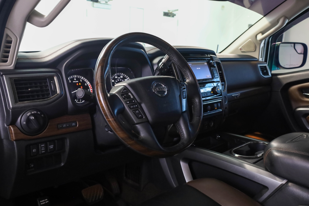 Nissan Titan 4x4 Crew Cab Platinum Reserve 2017
