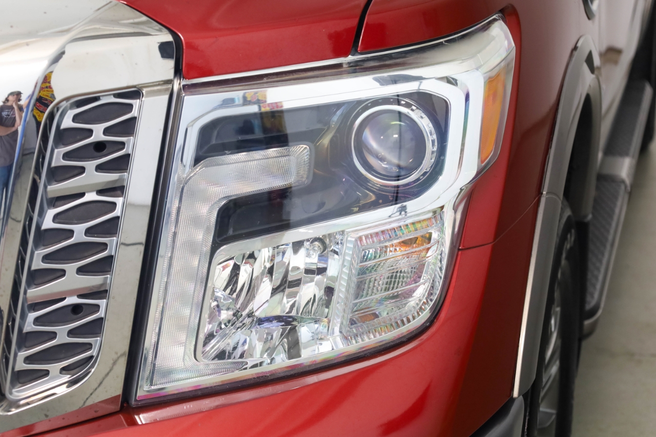 Nissan Titan 4x4 Crew Cab Platinum Reserve 2017