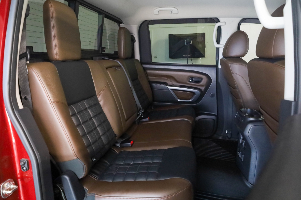 Nissan Titan 4x4 Crew Cab Platinum Reserve 2017