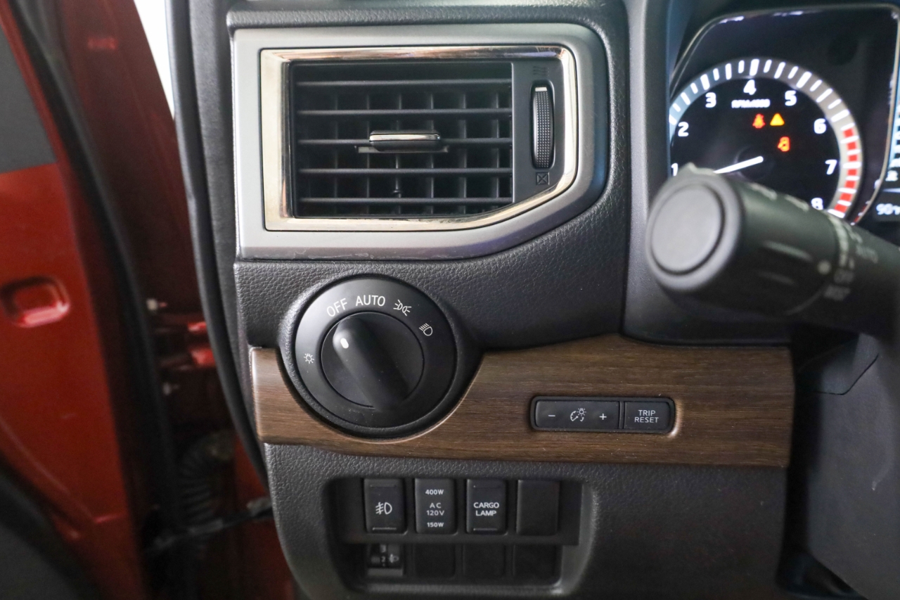 Nissan Titan 4x4 Crew Cab Platinum Reserve 2017