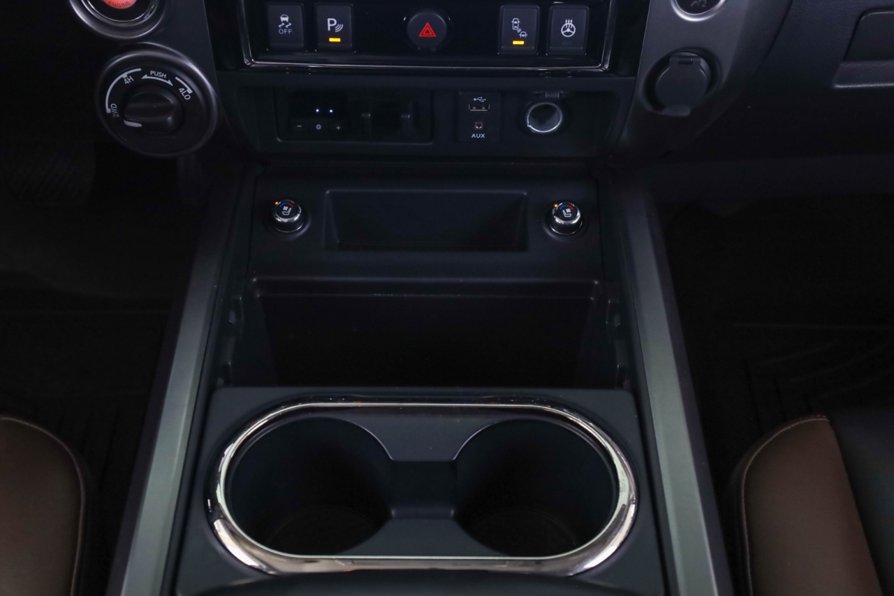 Nissan Titan 4x4 Crew Cab Platinum Reserve 2017