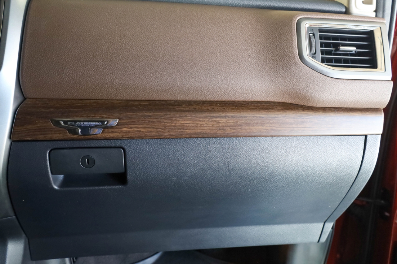 Nissan Titan 4x4 Crew Cab Platinum Reserve 2017