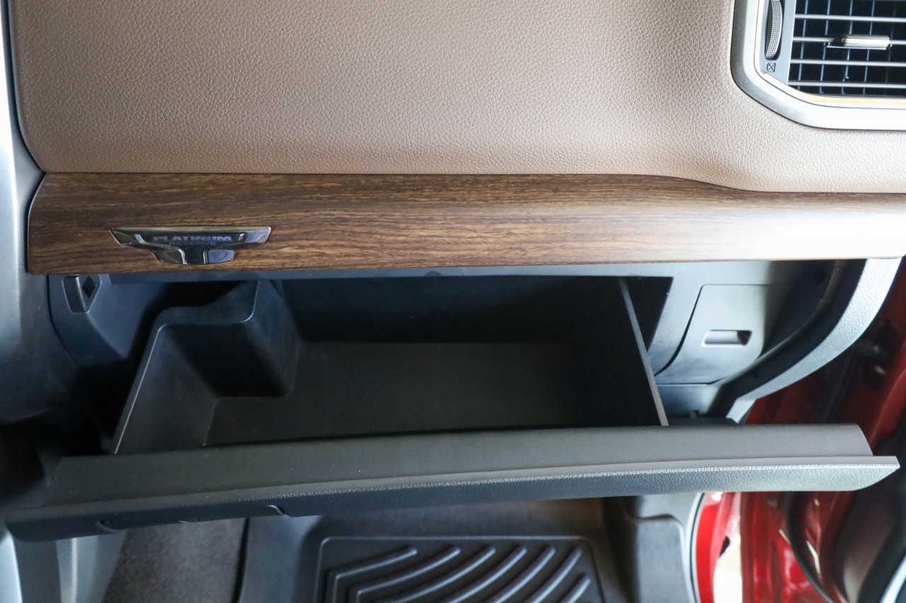 Nissan Titan 4x4 Crew Cab Platinum Reserve 2017