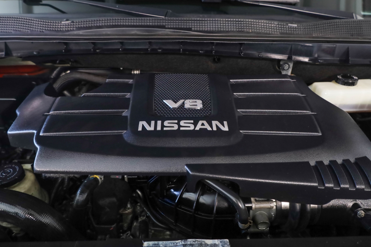 Nissan Titan 4x4 Crew Cab Platinum Reserve 2017