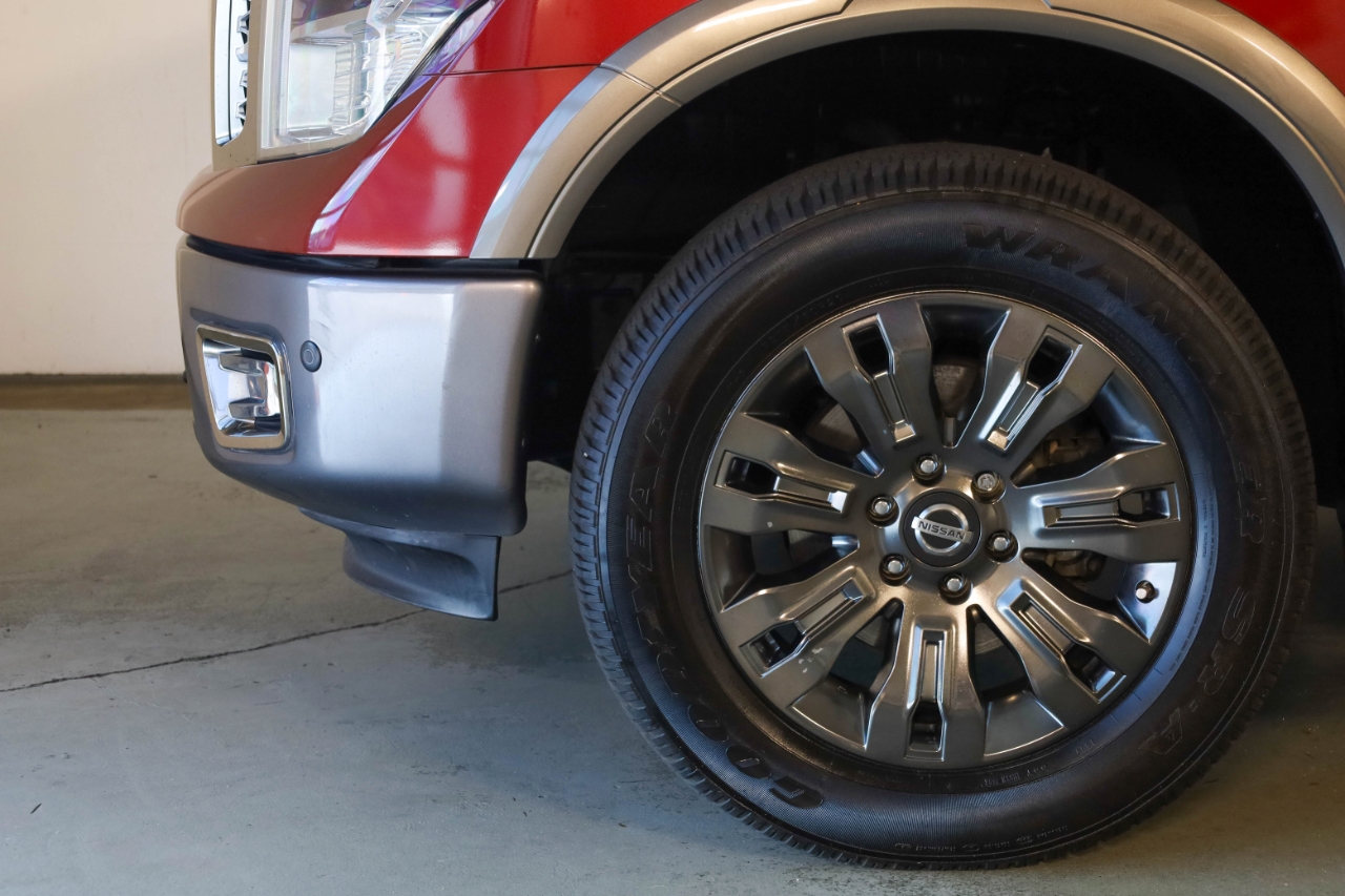 Nissan Titan 4x4 Crew Cab Platinum Reserve 2017