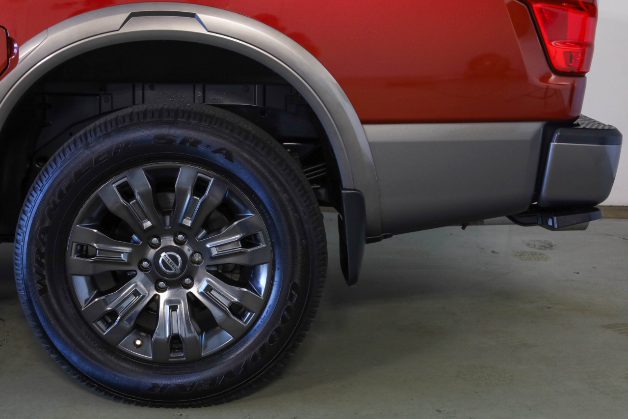 Nissan Titan 4x4 Crew Cab Platinum Reserve 2017