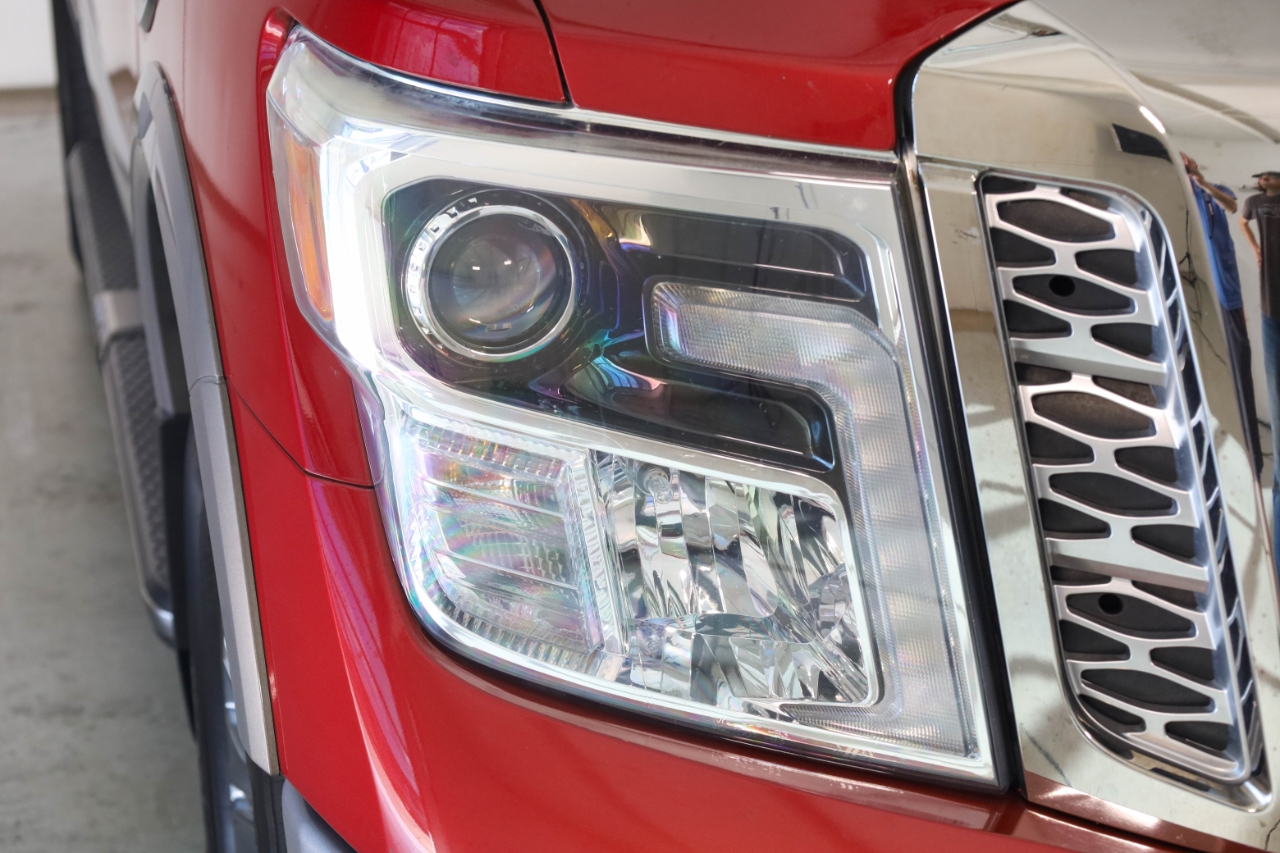 Nissan Titan 4x4 Crew Cab Platinum Reserve 2017