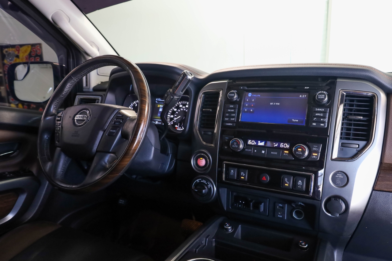 Nissan Titan 4x4 Crew Cab Platinum Reserve 2017