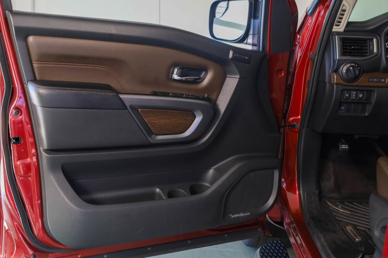 Nissan Titan 4x4 Crew Cab Platinum Reserve 2017