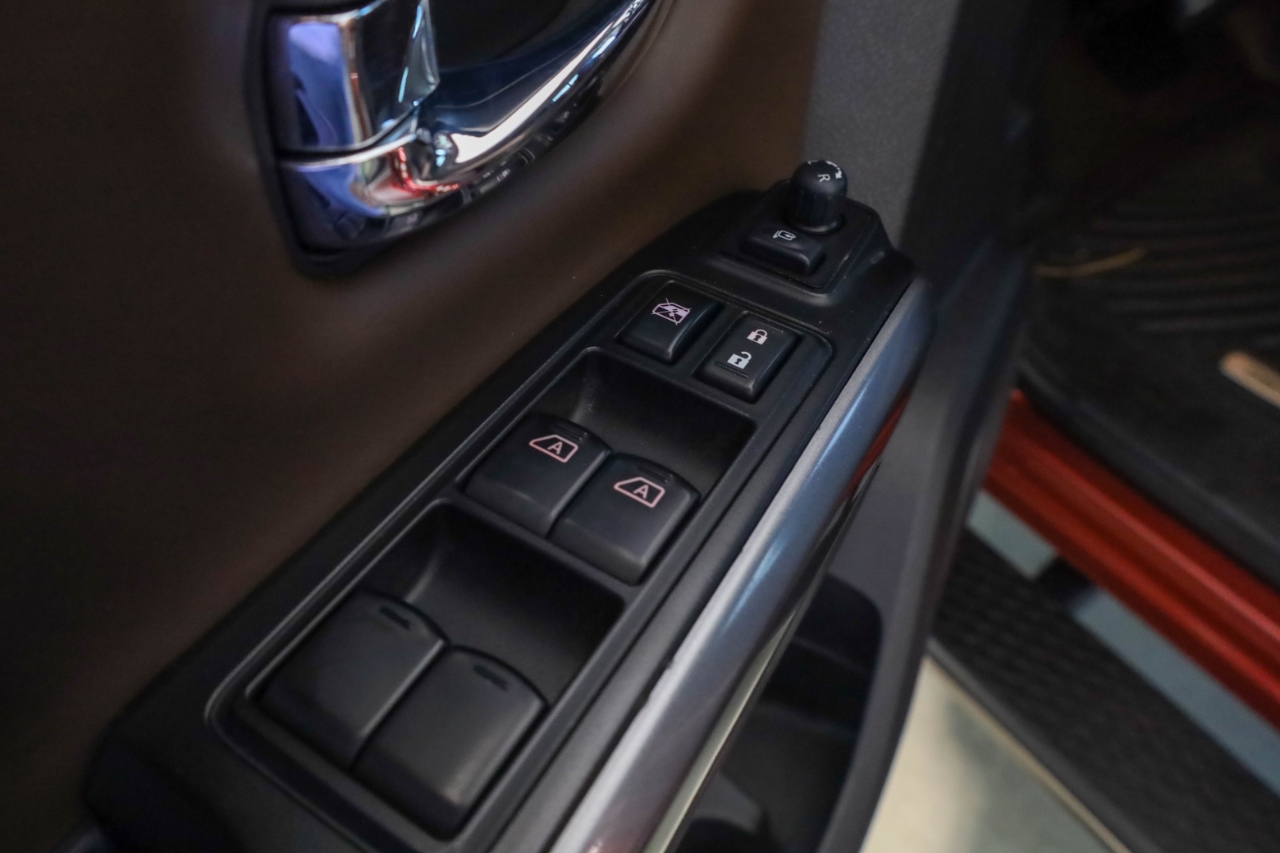 Nissan Titan 4x4 Crew Cab Platinum Reserve 2017