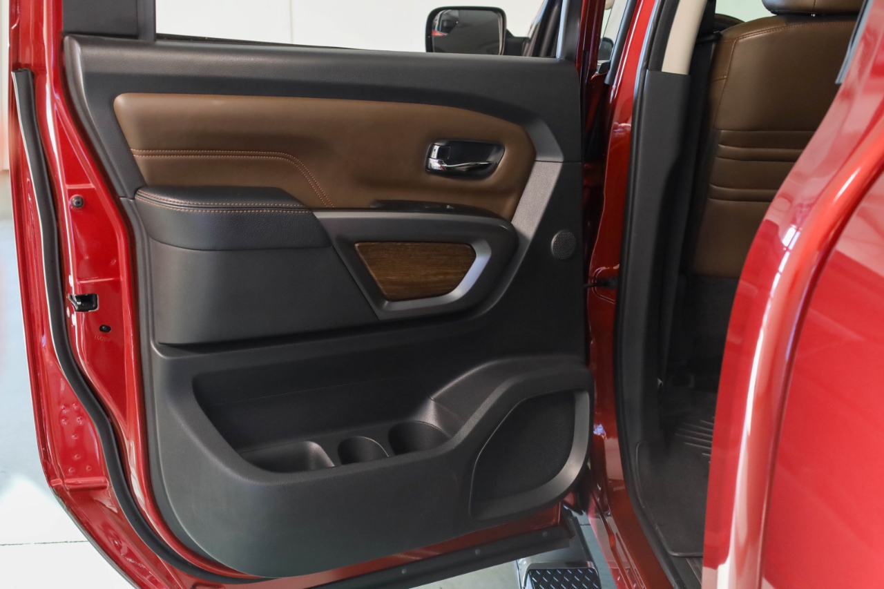 Nissan Titan 4x4 Crew Cab Platinum Reserve 2017