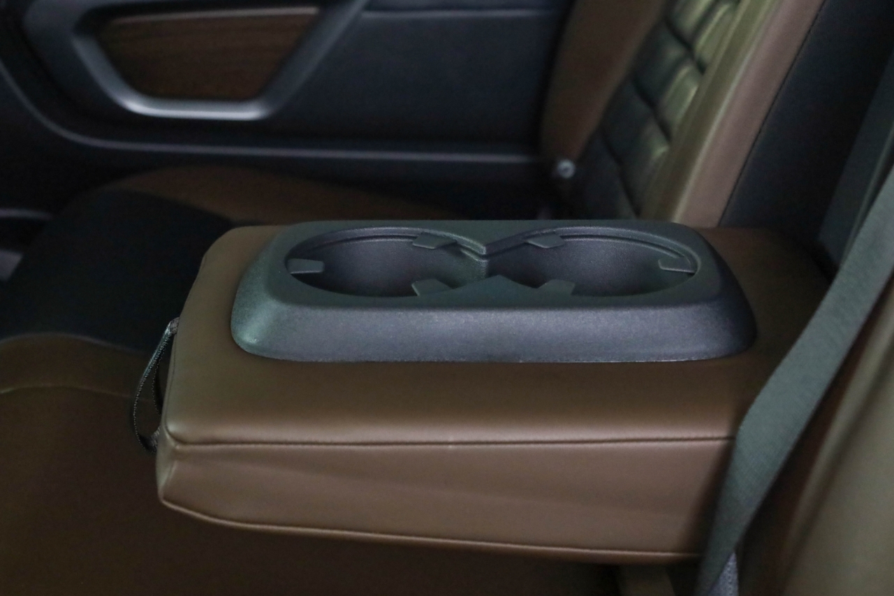 Nissan Titan 4x4 Crew Cab Platinum Reserve 2017