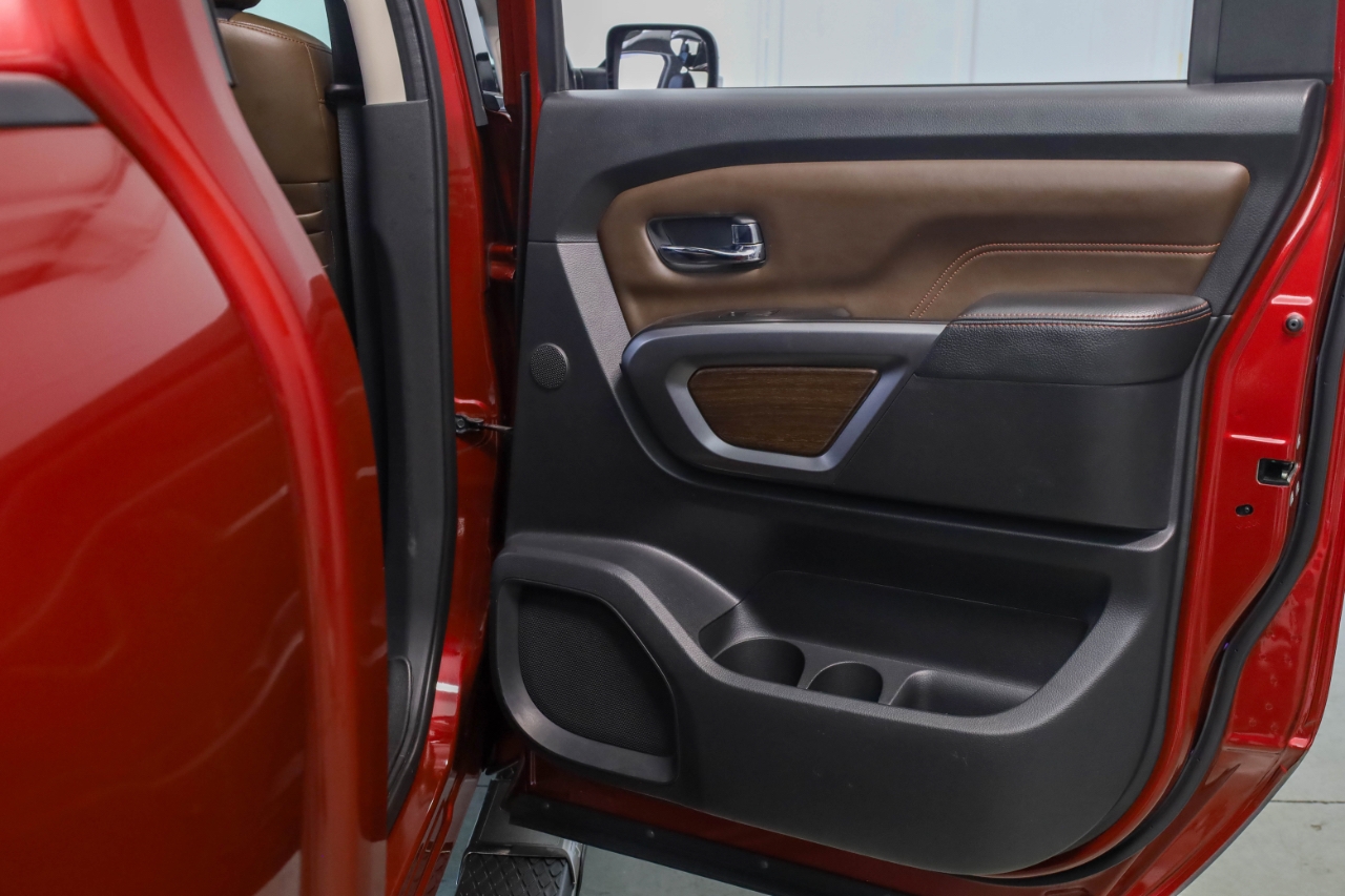 Nissan Titan 4x4 Crew Cab Platinum Reserve 2017