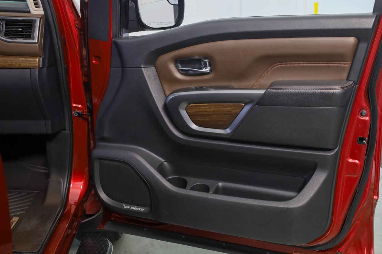 Nissan Titan 4x4 Crew Cab Platinum Reserve 2017