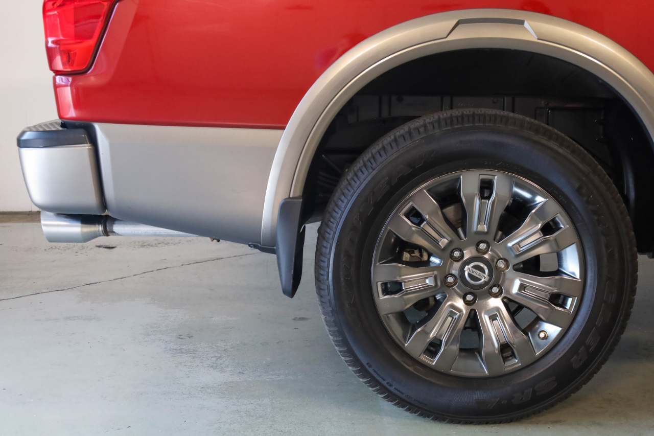 Nissan Titan 4x4 Crew Cab Platinum Reserve 2017