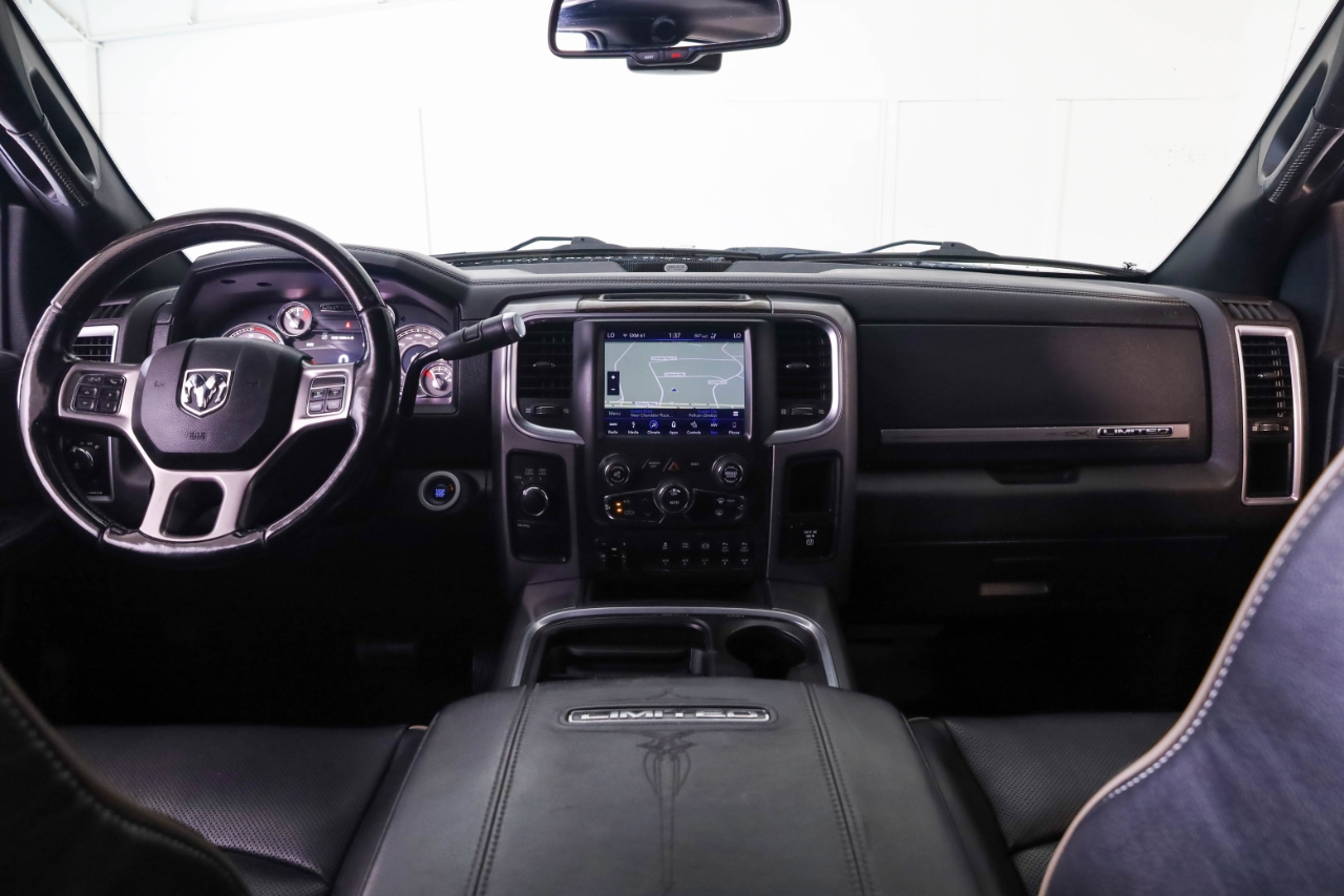 RAM 2500 Limited 4x4 Mega Cab 6'4" Box 2018 RAM 2500 Limited 4x4 Mega Cab 6'4" Box 2018