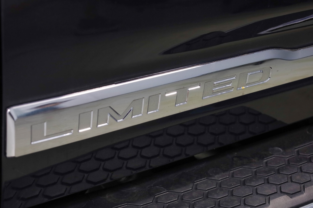 RAM 2500 Limited 4x4 Mega Cab 6'4" Box 2018 RAM 2500 Limited 4x4 Mega Cab 6'4" Box 2018