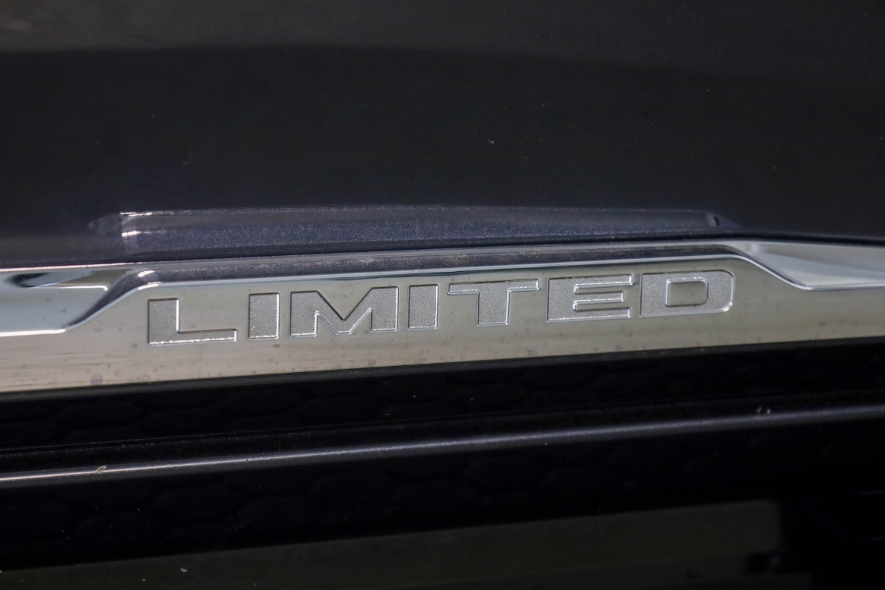 RAM 2500 Limited 4x4 Mega Cab 6'4" Box 2018 RAM 2500 Limited 4x4 Mega Cab 6'4" Box 2018