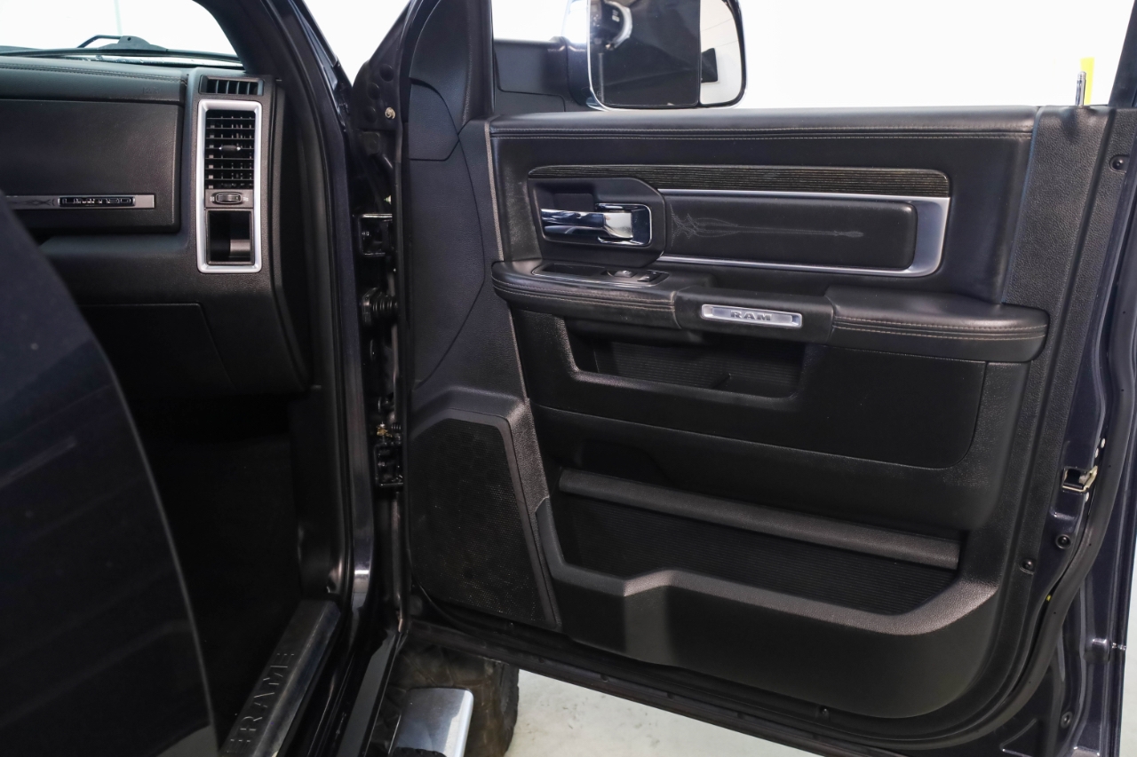 RAM 2500 Limited 4x4 Mega Cab 6'4" Box 2018 RAM 2500 Limited 4x4 Mega Cab 6'4" Box 2018