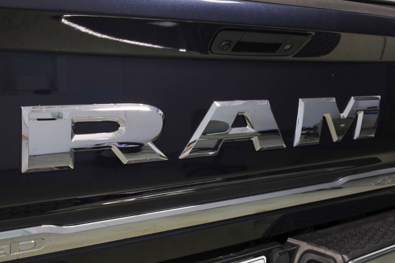 RAM 2500 Limited 4x4 Mega Cab 6'4" Box 2018 RAM 2500 Limited 4x4 Mega Cab 6'4" Box 2018