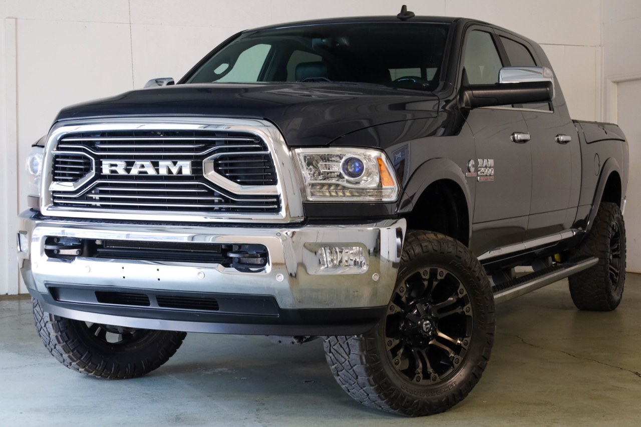 RAM 2500 Limited 4x4 Mega Cab 6'4" Box 2018 RAM 2500 Limited 4x4 Mega Cab 6'4" Box 2018