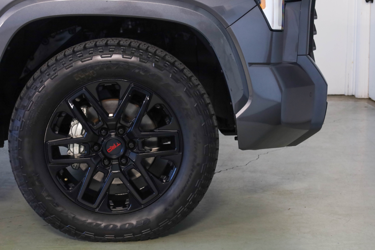 Toyota Tundra 4WD SR5 CrewMax 5.5' Bed (Natl) 2023