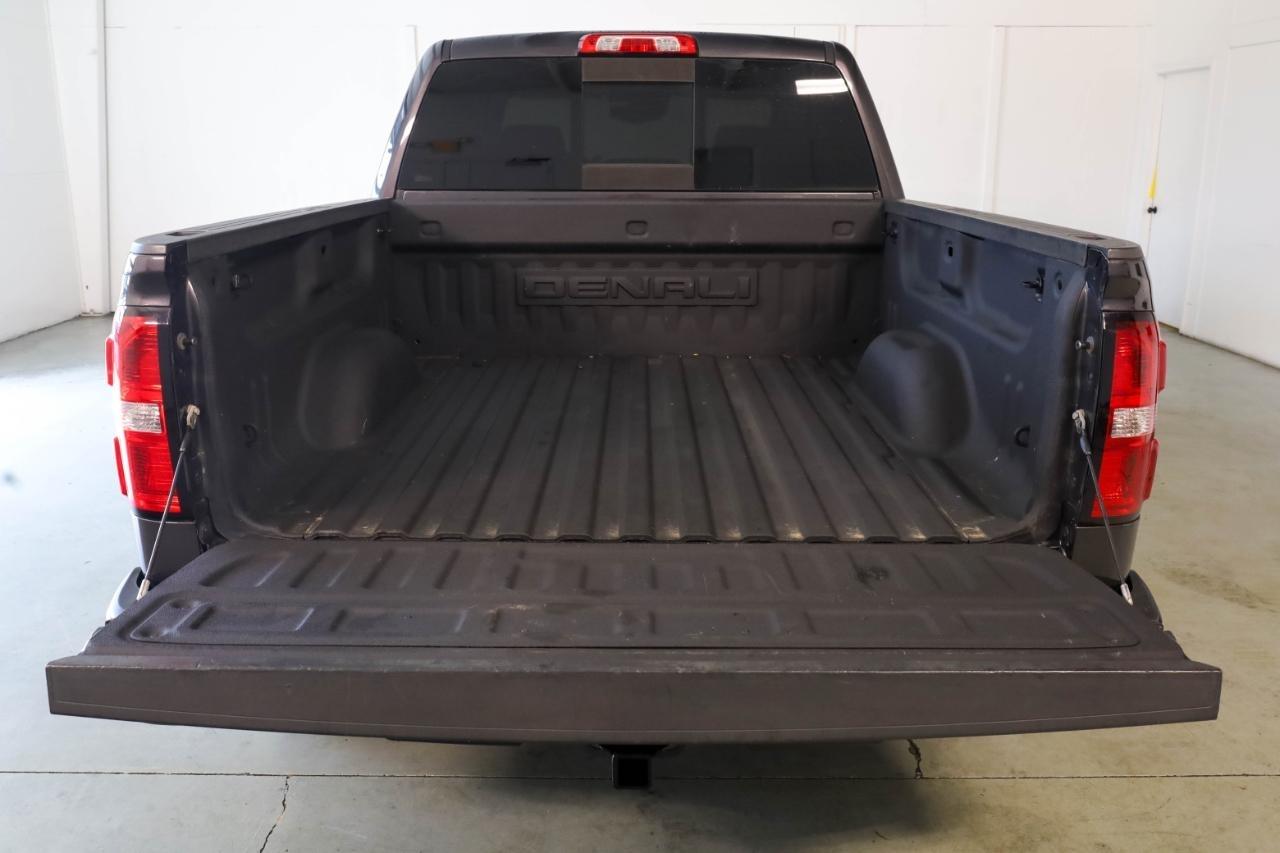 GMC Sierra 1500 4WD Crew Cab 143.5" Denali 2015