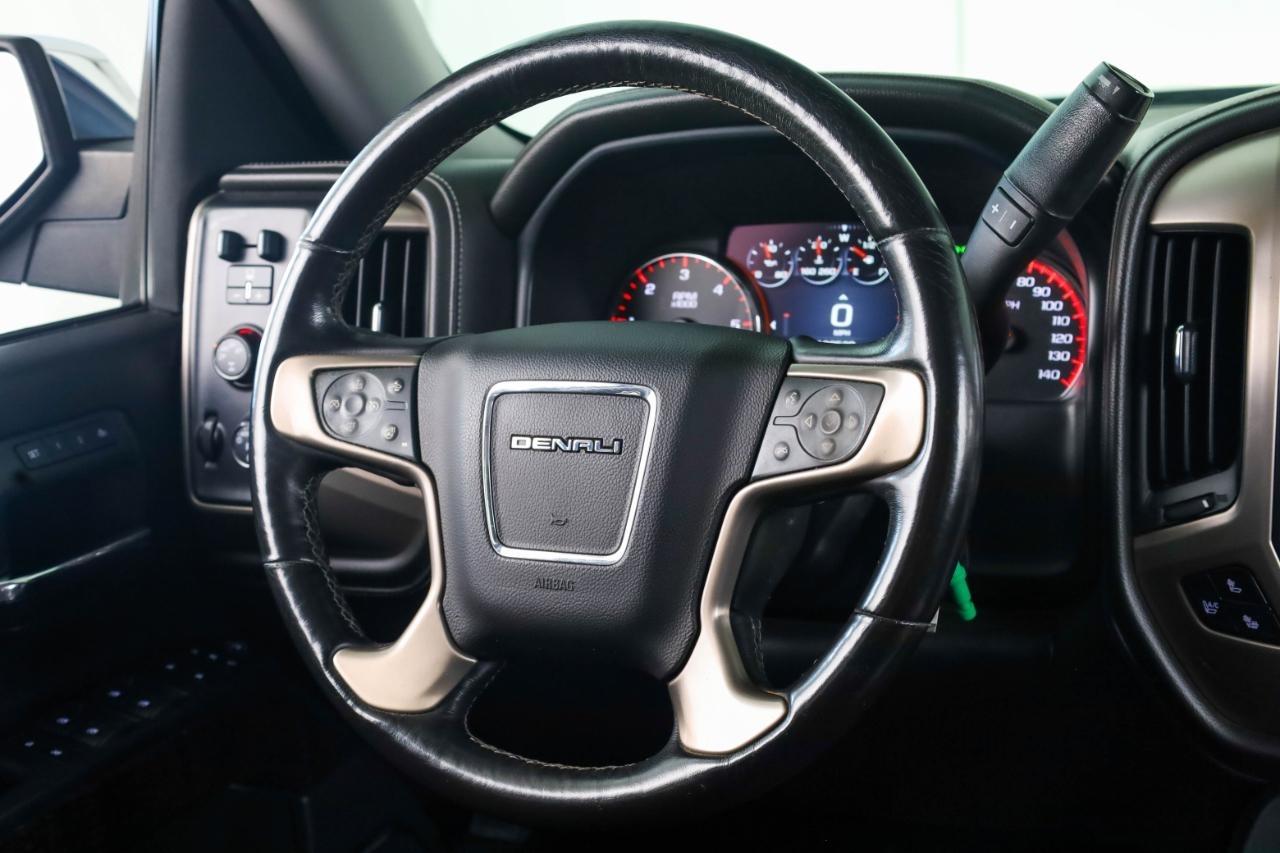 GMC Sierra 1500 4WD Crew Cab 143.5" Denali 2015