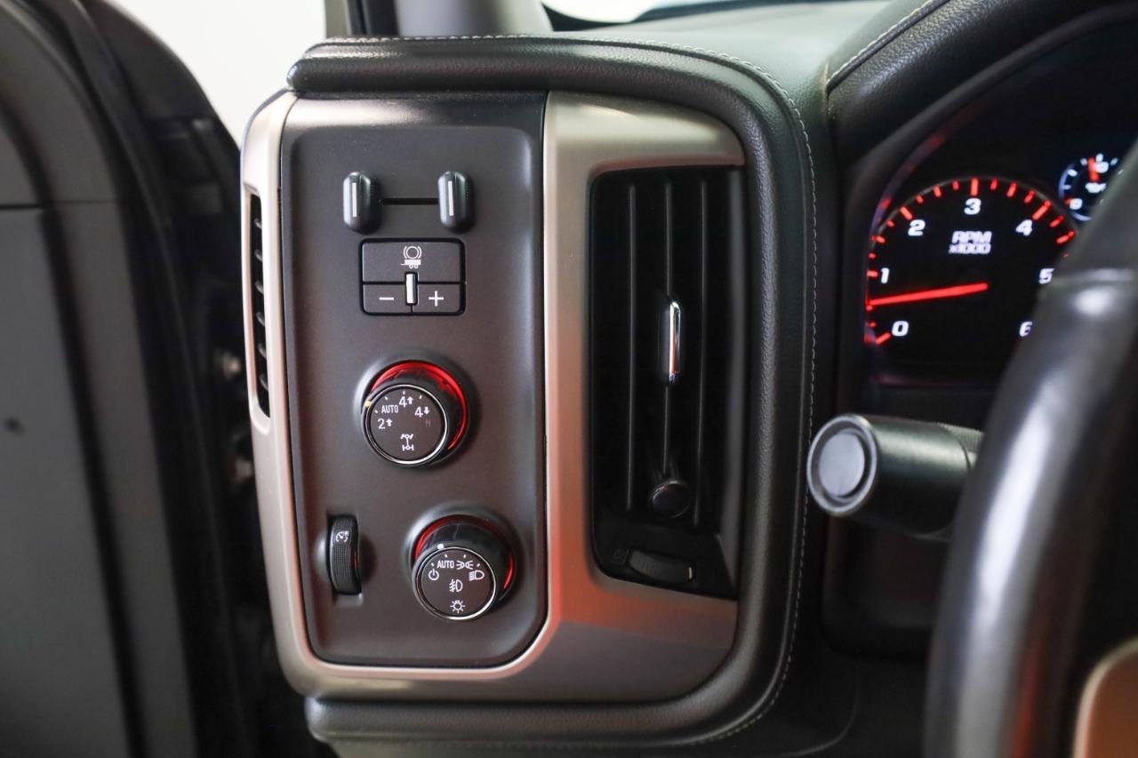 GMC Sierra 1500 4WD Crew Cab 143.5" Denali 2015