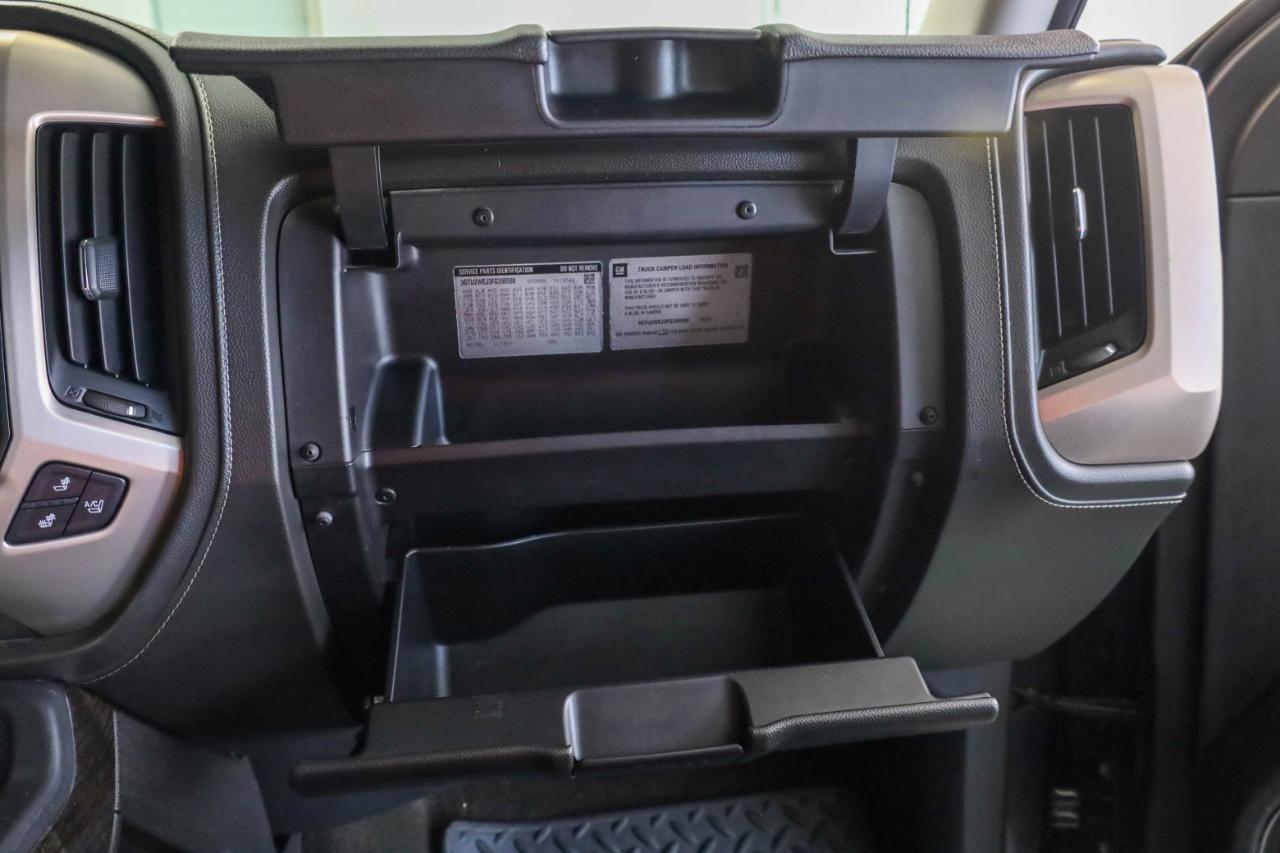 GMC Sierra 1500 4WD Crew Cab 143.5" Denali 2015