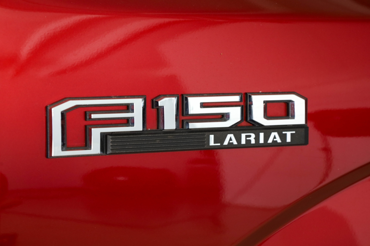 Ford F-150 Lariat 4WD SuperCrew 5.5' Box 2017 Ford F-150 Lariat 4WD SuperCrew 5.5' Box 2017